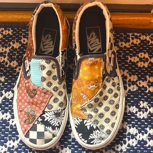 VANS SLIP ON SNEAKERS!!!